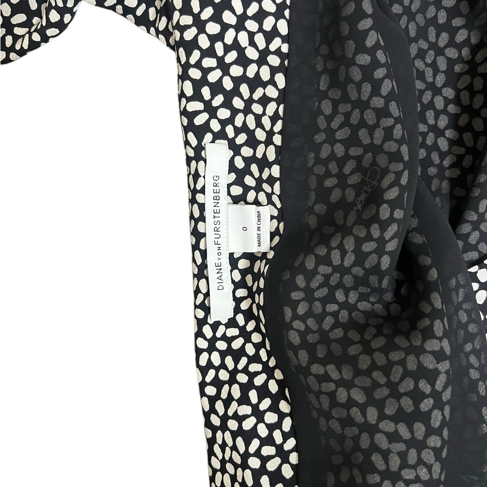 Diane Von Furstenberg shannon v neck floral abstract mini silk wrap dress - Picture 7 of 9